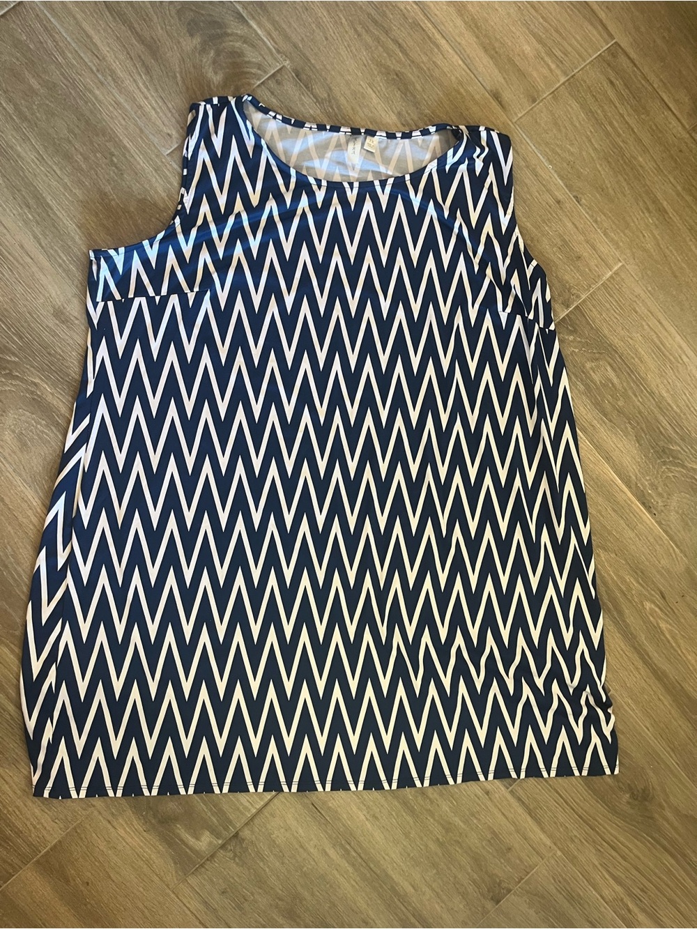 Tacera Navy & White Zigzag Sleeveless Tank